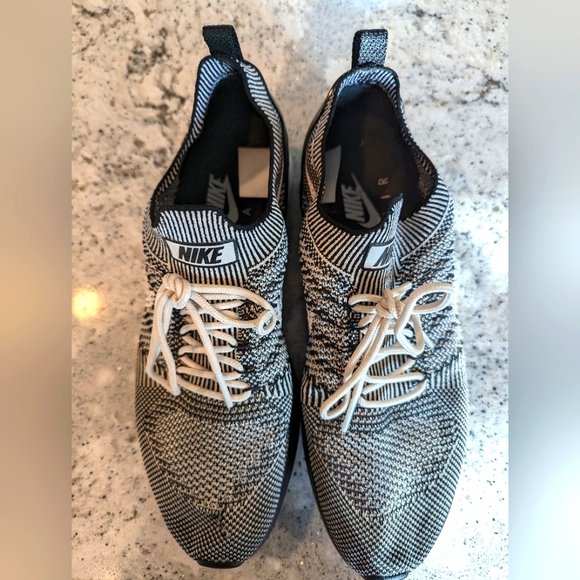 Nike Men's Mariah Flyknit Size 9 - Picture 2 of 7